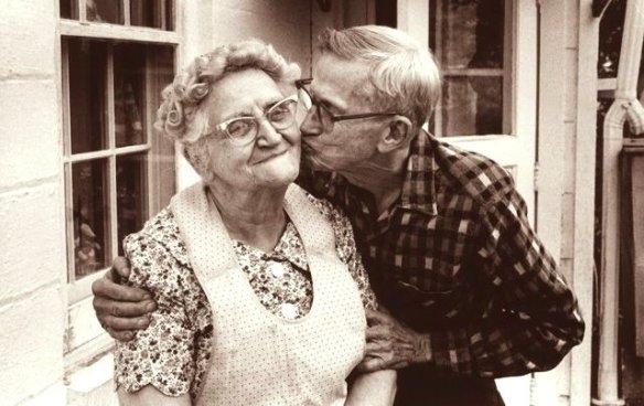 oldpeoplekissing